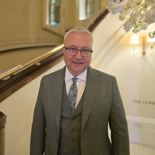 Portrait photo of James Pearson
